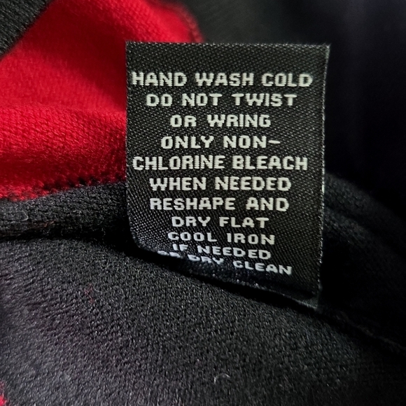 Premose Red and Black Sleeveless Mock Turtleneck Keyhole Soft Sweater - Picture 5 of 9